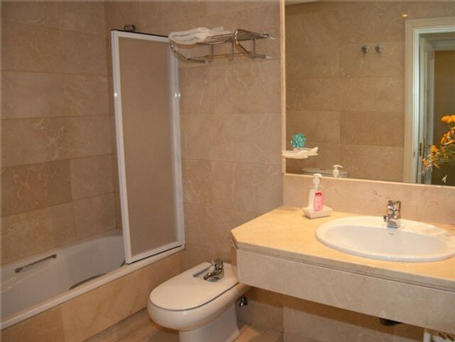 Middle Floor Apartment Puerto Banús Málaga - image 16