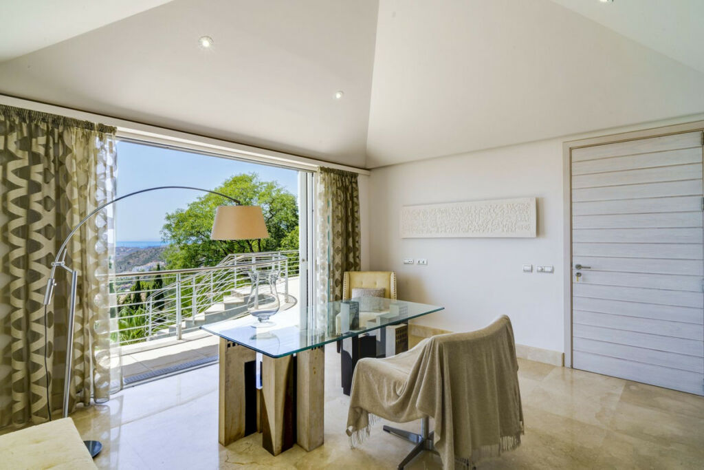 Detached Villa El Madroñal Málaga - image 18