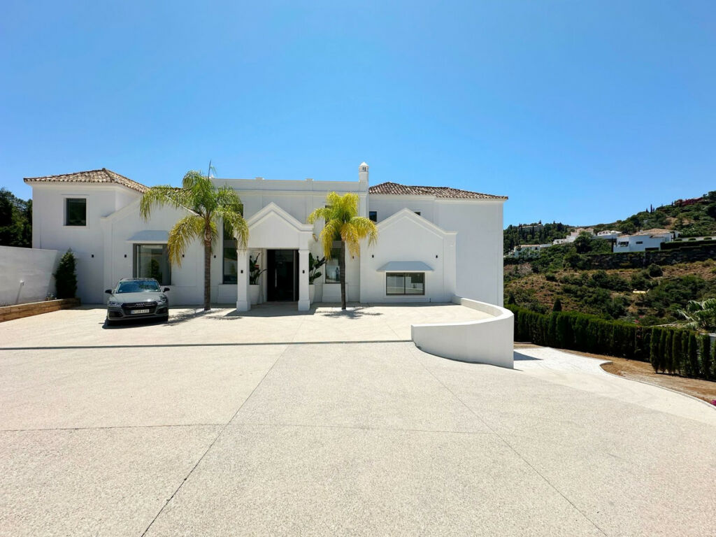 Detached Villa El Madroñal Málaga - image 16
