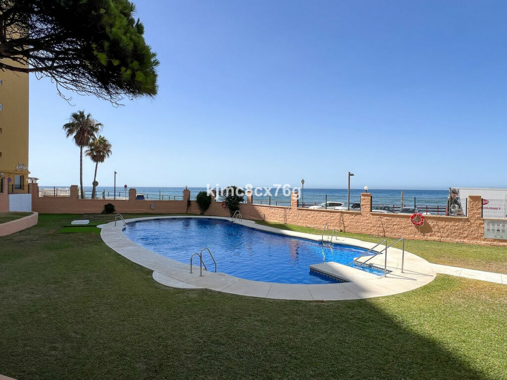 Top Floor Studio Calahonda Málaga - image 16