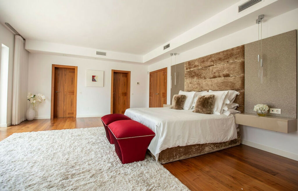Detached Villa San Roque Club Cádiz - image 15