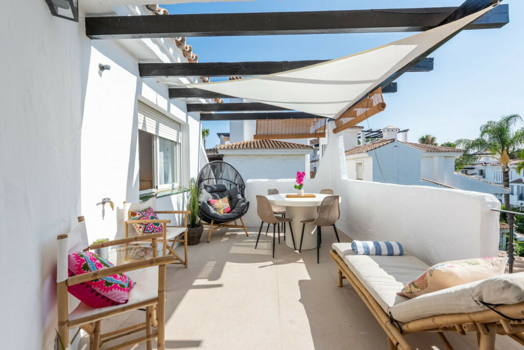Top Floor Apartment Nueva Andalucía Málaga - image 16