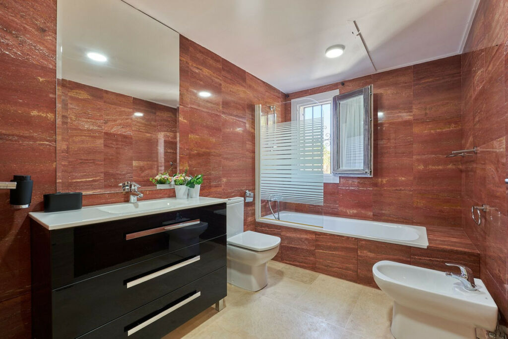 Semi-Detached House The Golden Mile Málaga - image 16