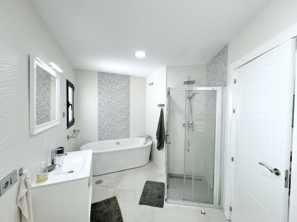 Detached Villa El Rosario Málaga - image 16