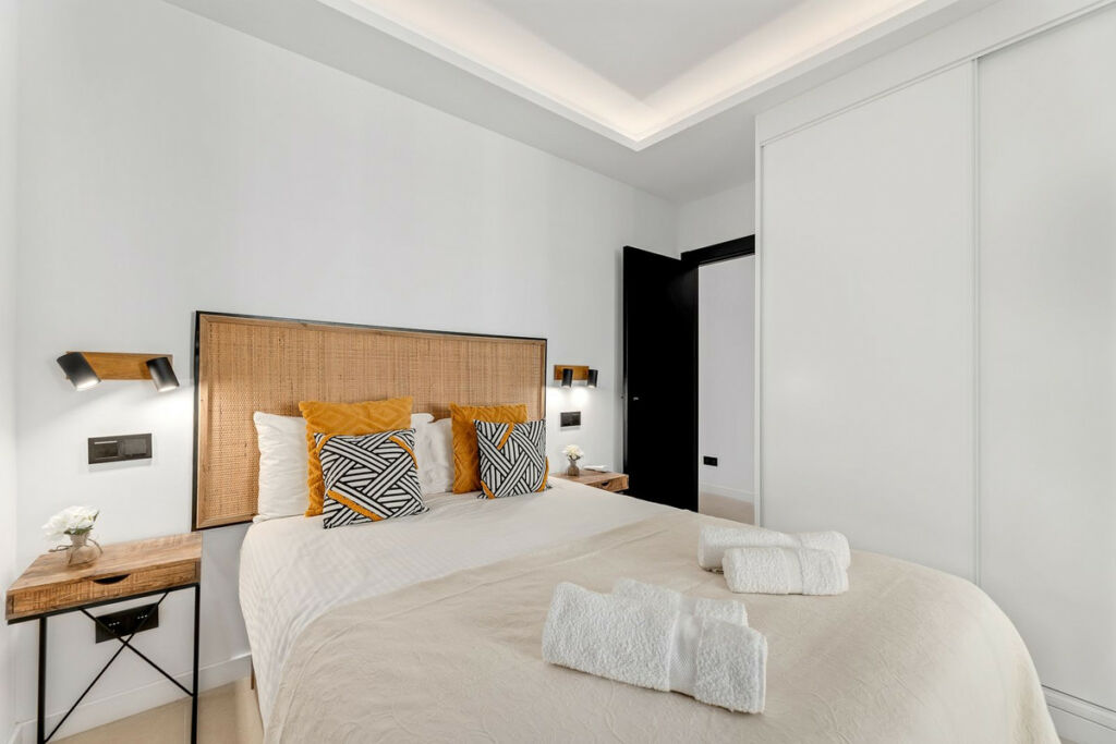 Middle Floor Apartment Puerto Banús Málaga - image 17