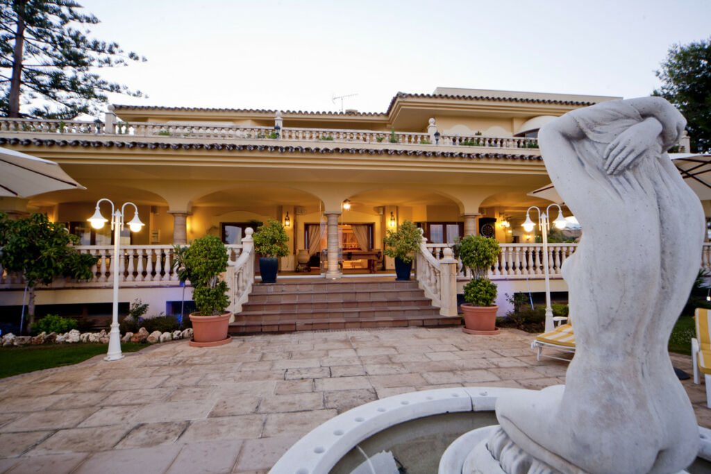 Detached Villa Puerto Banús Málaga - image 17