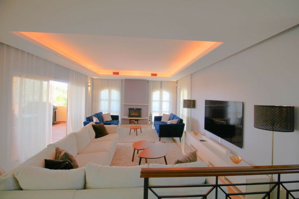 Detached Villa Los Arqueros Málaga - image 16