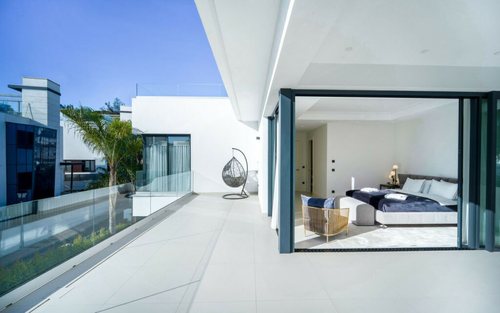 Detached Villa The Golden Mile Málaga - image 16