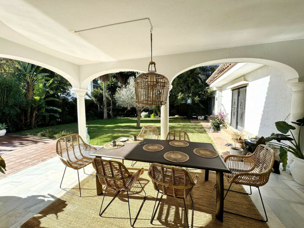 Detached Villa El Paraiso Málaga - image 17