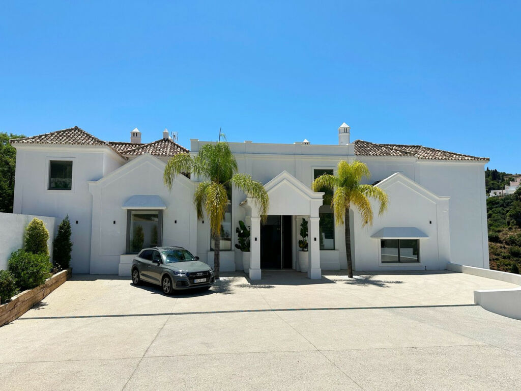 Detached Villa El Madroñal Málaga - image 17