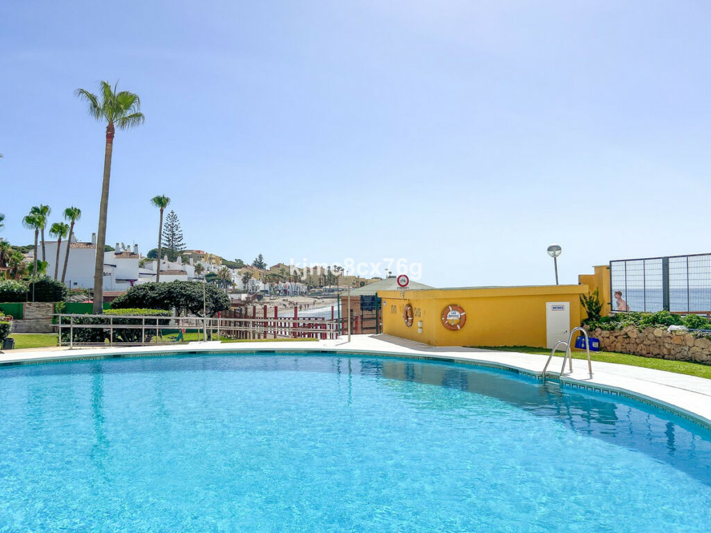 Top Floor Studio Calahonda Málaga - image 17