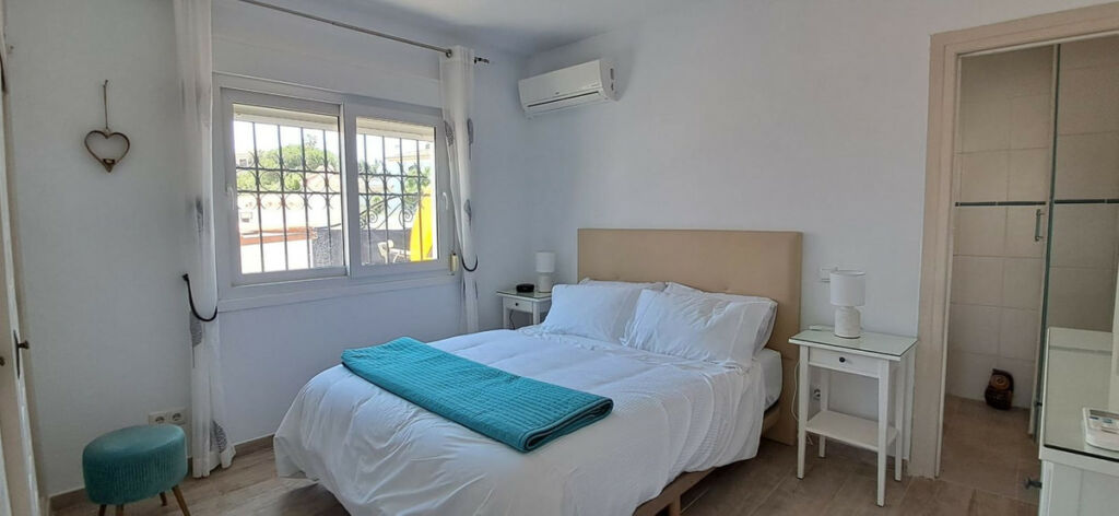 Detached Villa Estepona Málaga - image 17