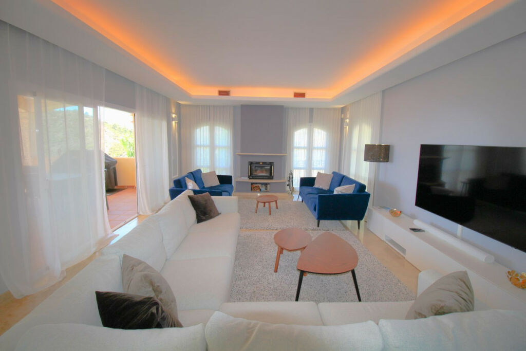 Detached Villa Los Arqueros Málaga - image 17