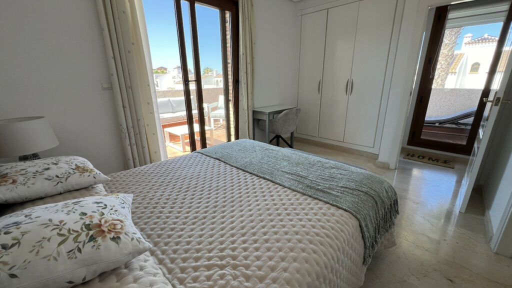 Detached Villa Villamartin Alicante - image 18