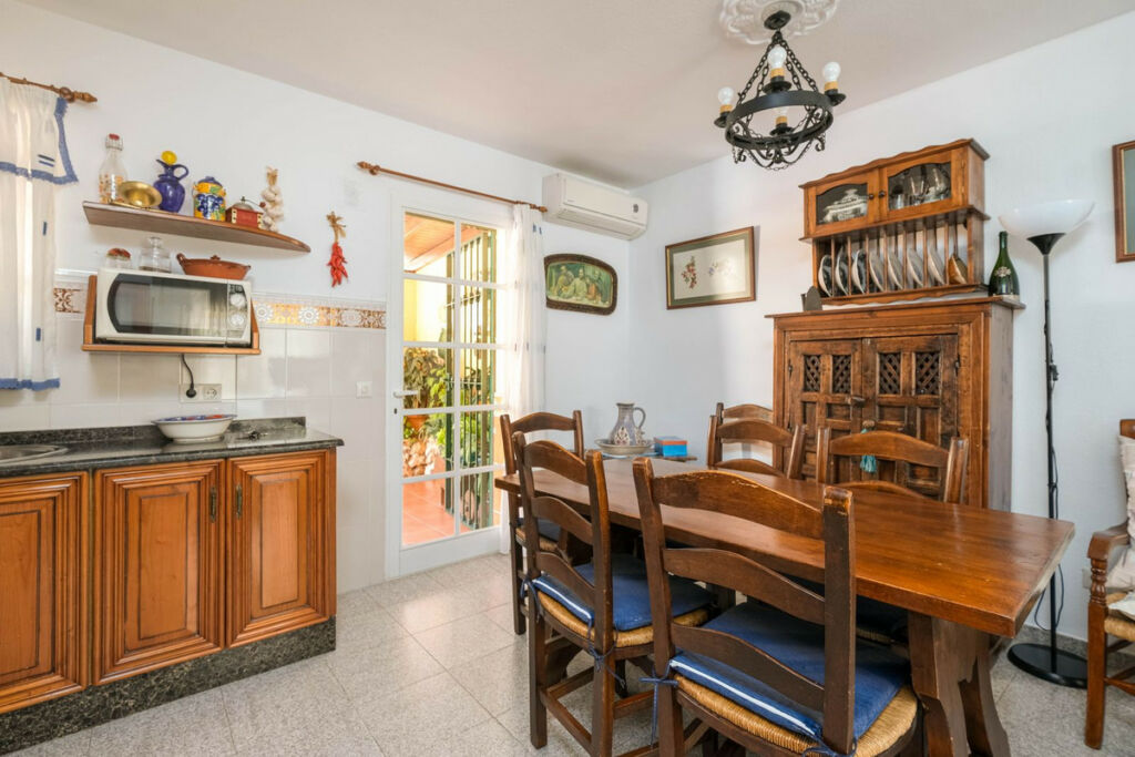 Detached Villa El Coto Málaga - image 18