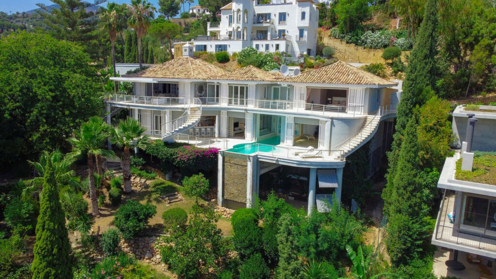 Detached Villa El Madroñal Málaga - image 2
