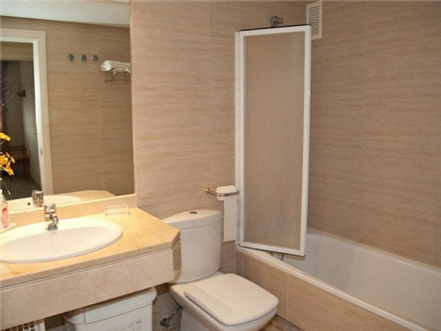 Middle Floor Apartment Puerto Banús Málaga - image 18