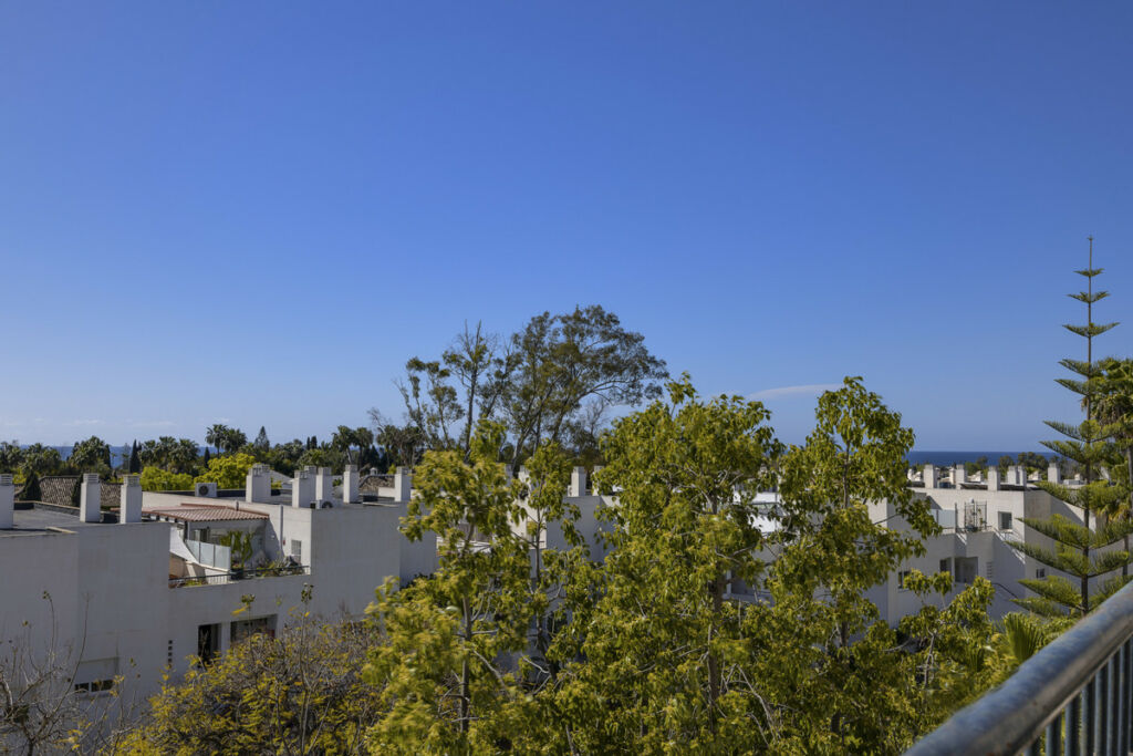 Top Floor Apartment Guadalmina Baja Málaga - image 18