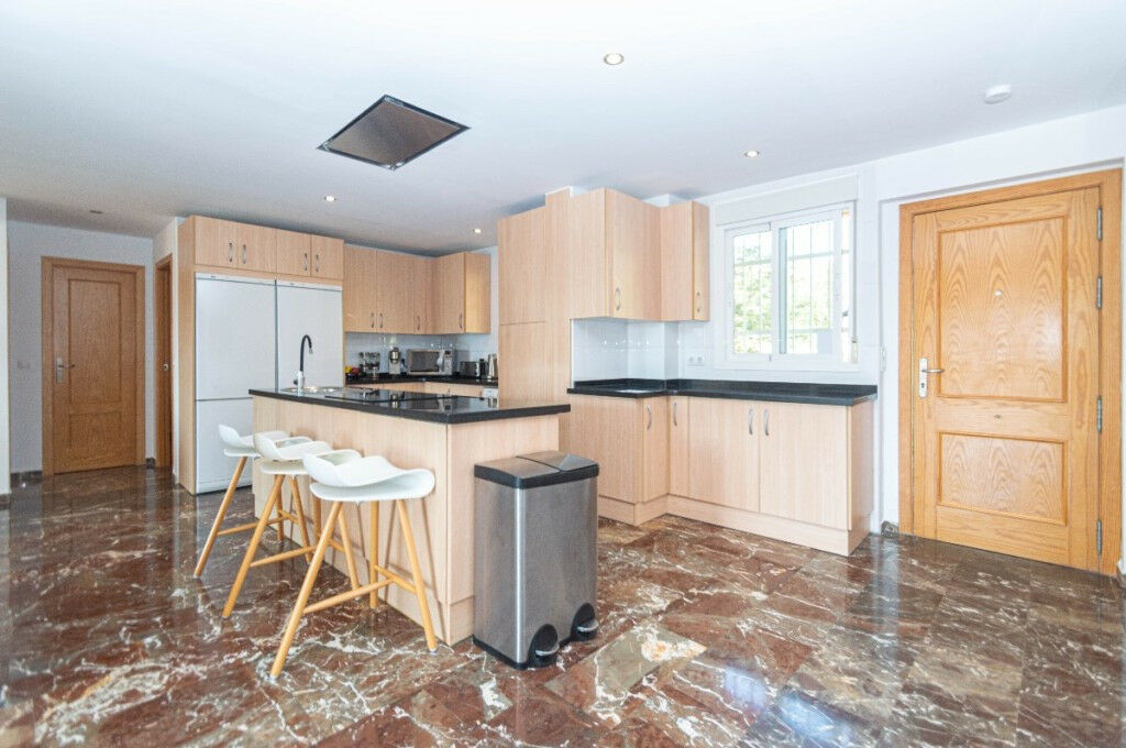 Middle Floor Apartment Carvajal Málaga - image 17