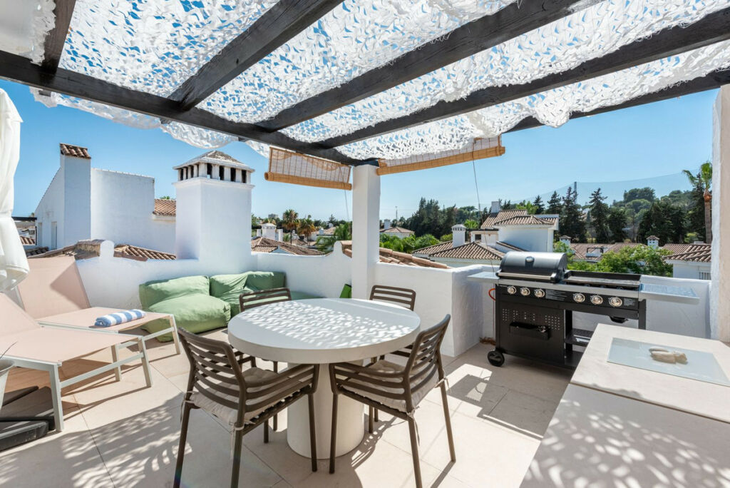 Top Floor Apartment Nueva Andalucía Málaga - image 19