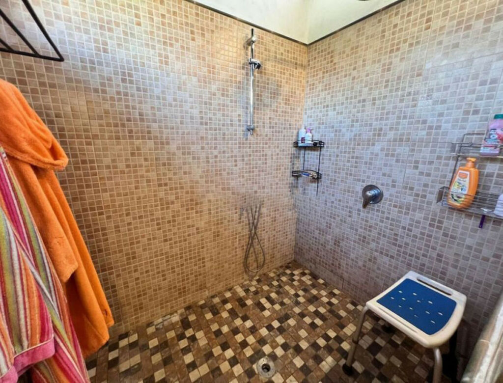Detached Villa Sierrezuela Málaga - image 19