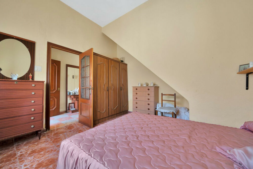 Detached Villa La Línea Cádiz - image 19
