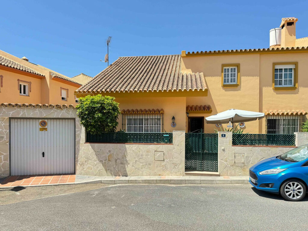 Detached Villa El Coto Málaga - image 19