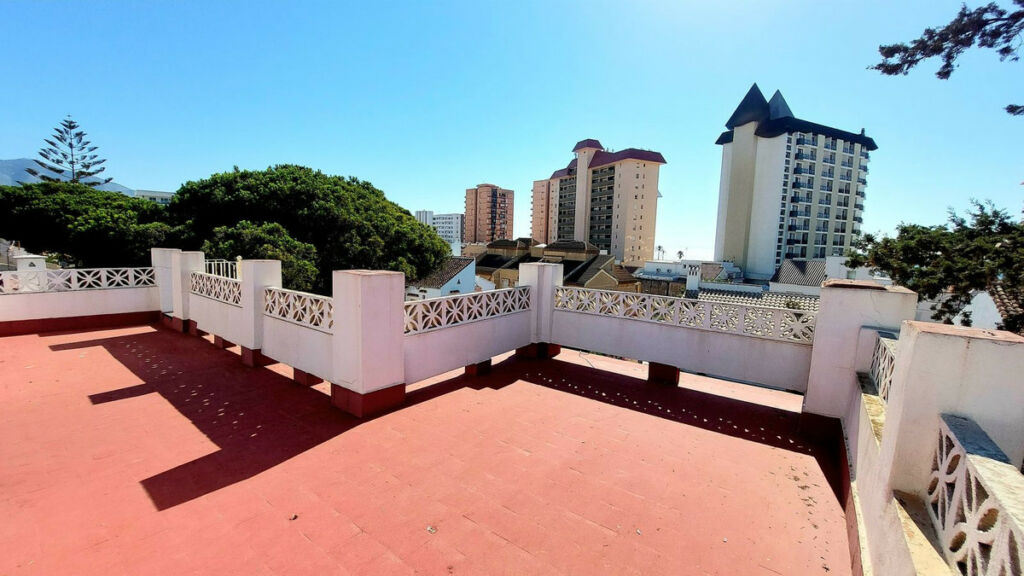 Top Floor Apartment Fuengirola Málaga - image 10