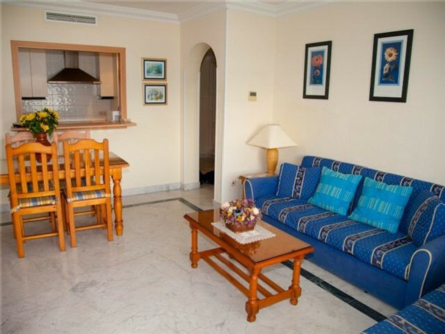 Middle Floor Apartment Puerto Banús Málaga - image 2