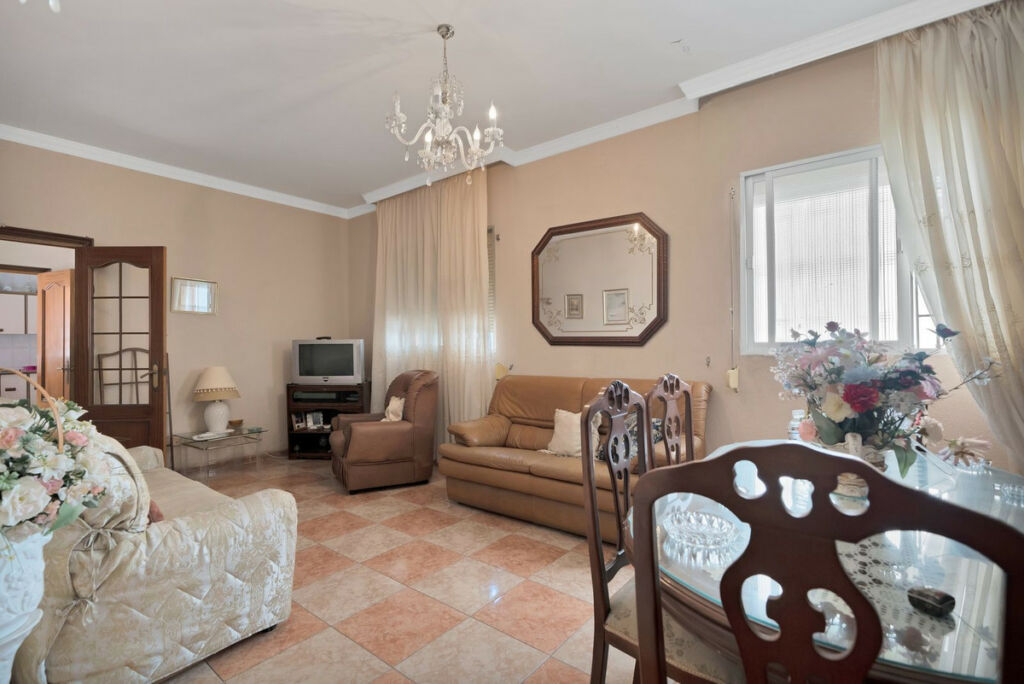 Detached Villa La Línea Cádiz - image 2