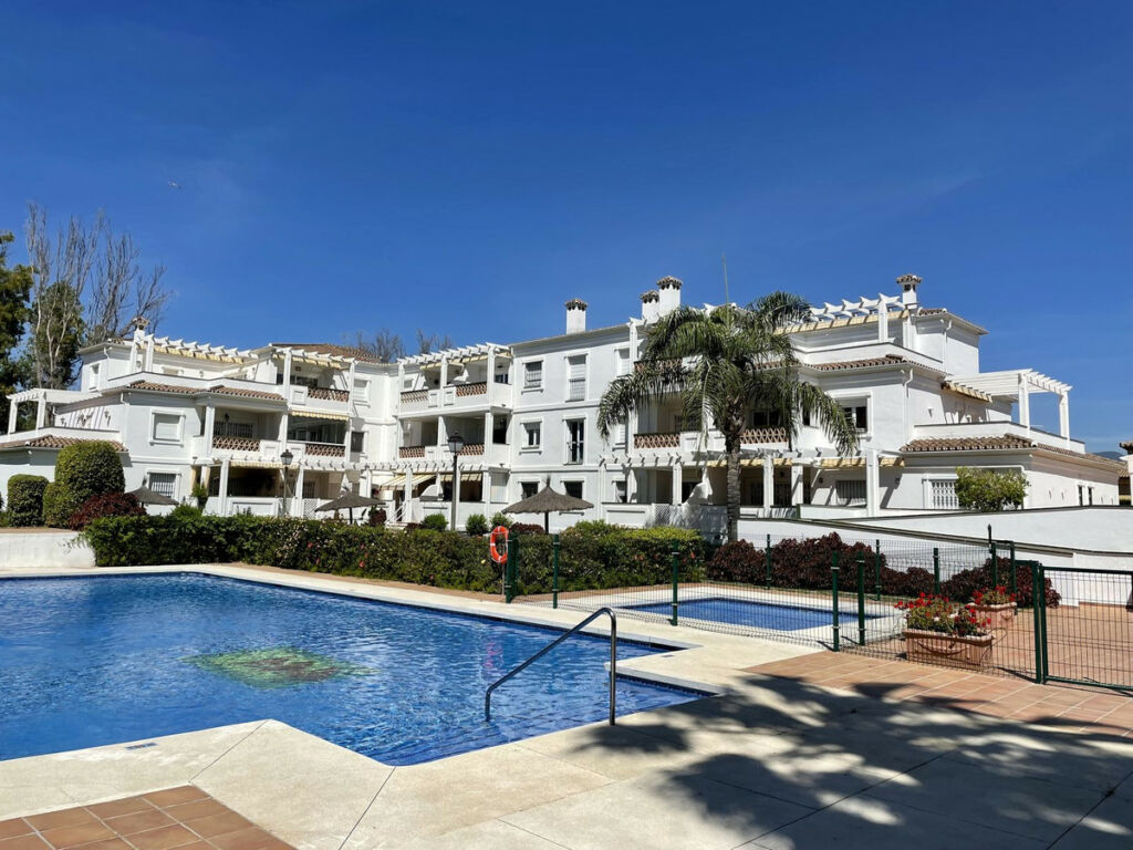 Ground Floor Apartment Puerto Banús Málaga - image 2