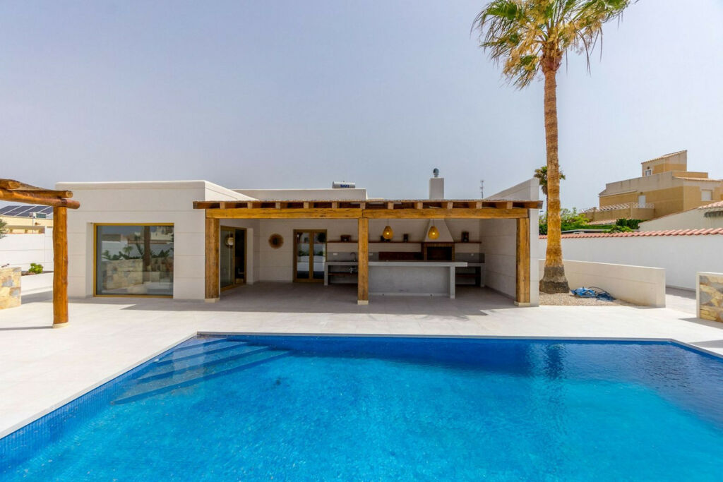 Detached Villa Torrevieja Alicante - image 2