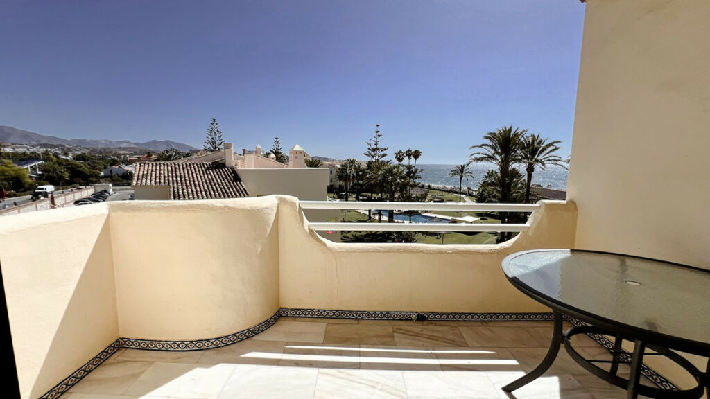 Top Floor Apartment La Cala de Mijas Málaga - image 2