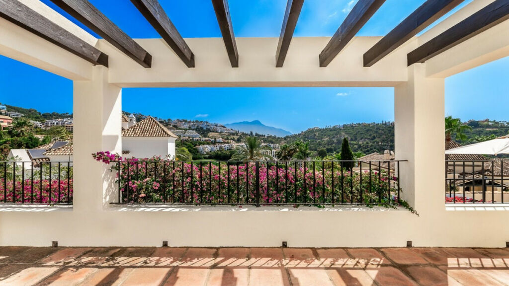 Detached Villa Los Arqueros Málaga - image 2