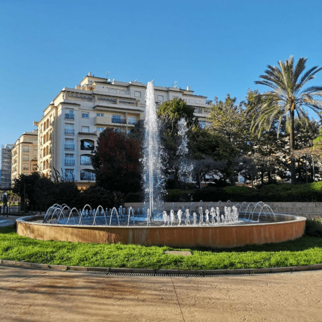 Middle Floor Apartment Estepona Málaga - image 2