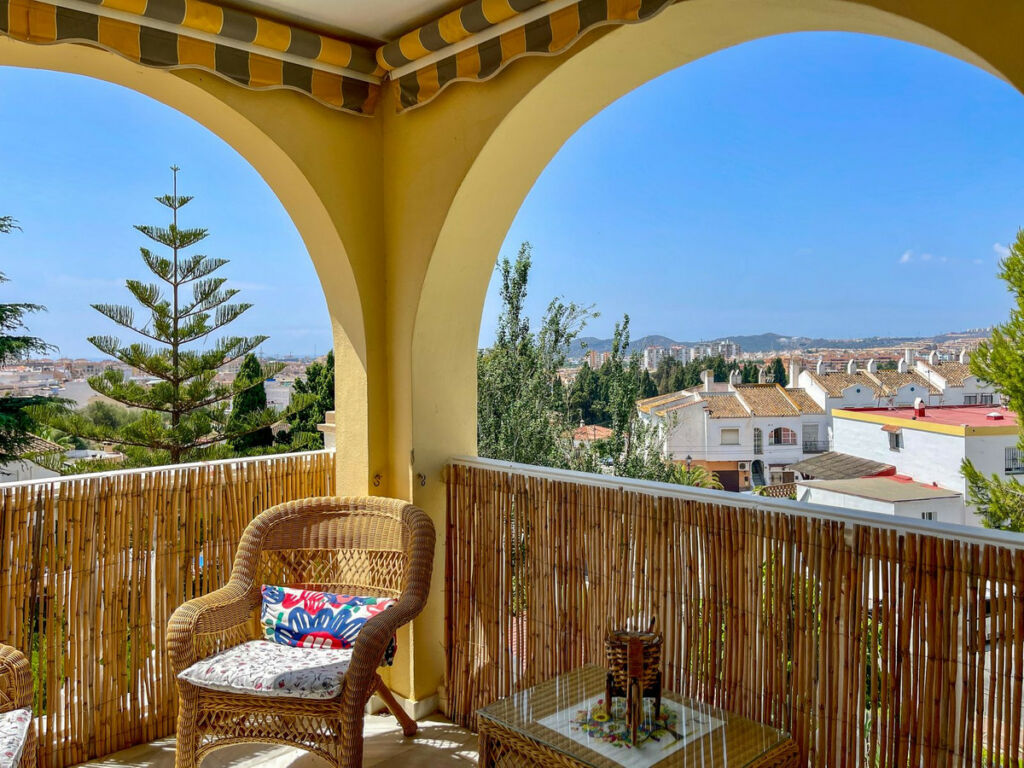 Detached Villa Fuengirola Málaga - image 4
