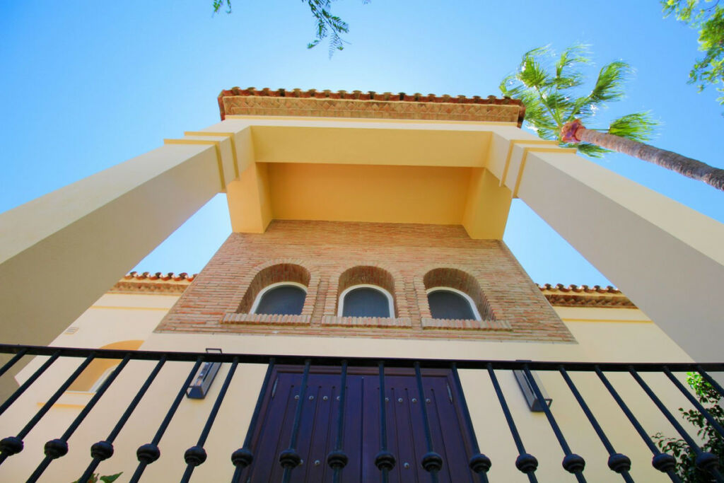 Detached Villa Los Arqueros Málaga - image 2