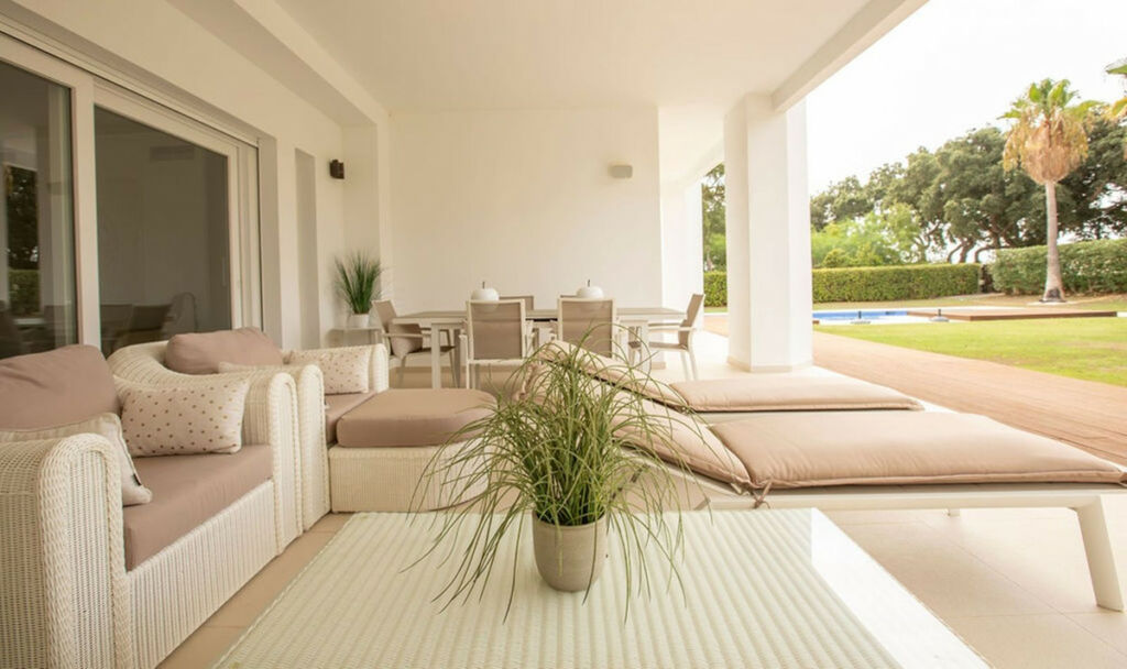 Detached Villa San Roque Club Cádiz - image 2