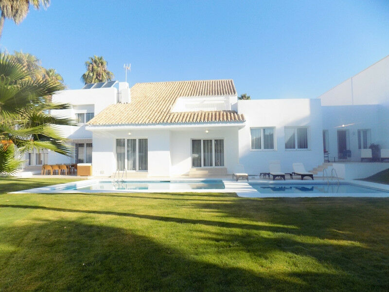Detached Villa Puerto Banús Málaga - image 2