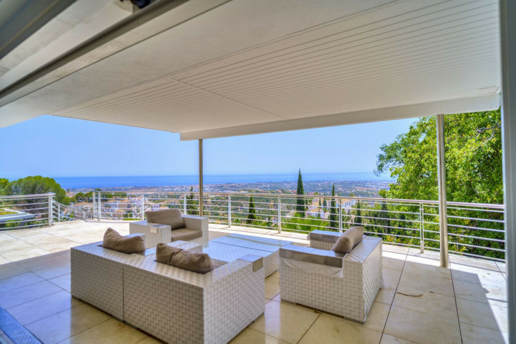 Detached Villa El Madroñal Málaga - image 4