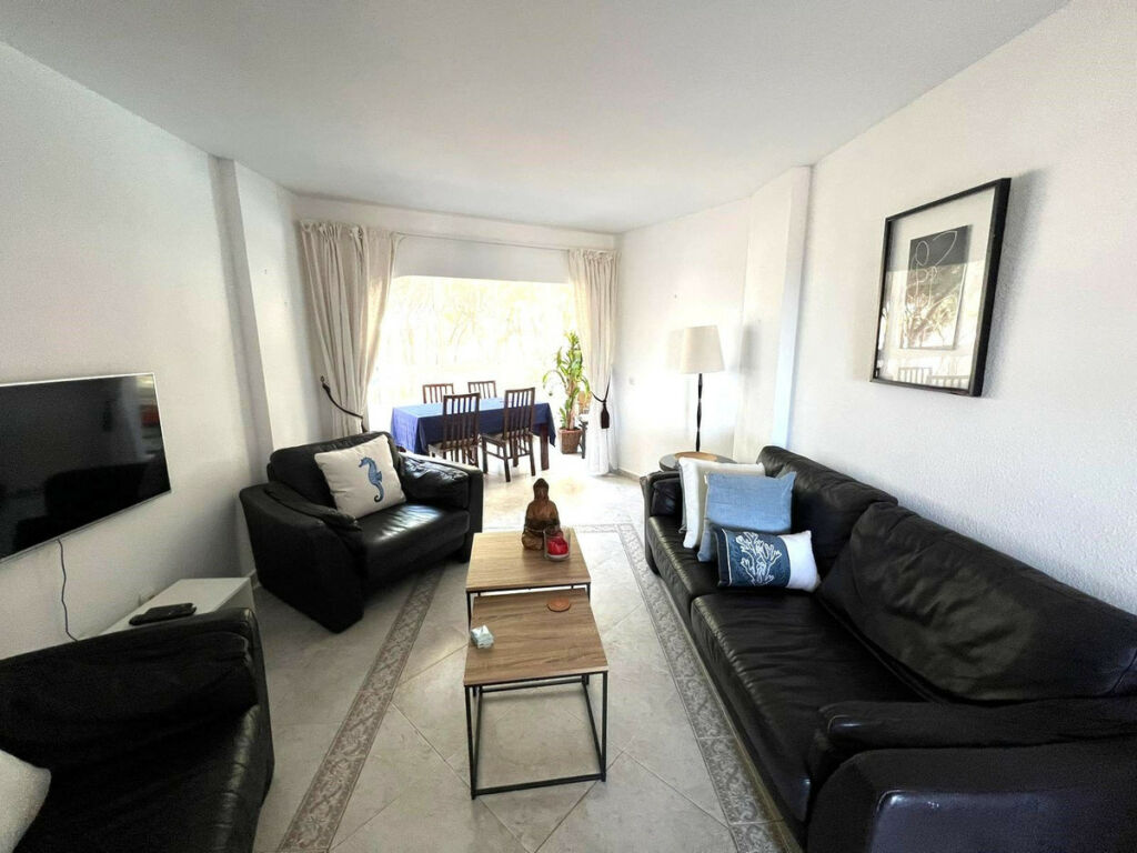 Middle Floor Apartment Calypso Málaga - image 2