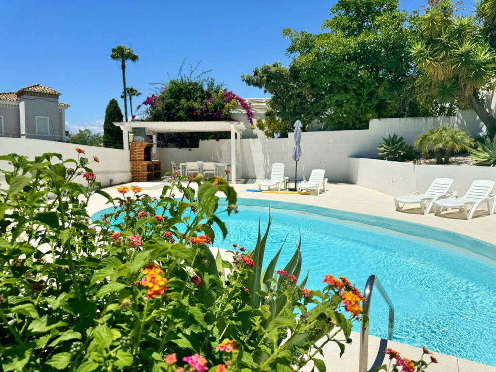 Detached Villa El Rosario Málaga - image 2