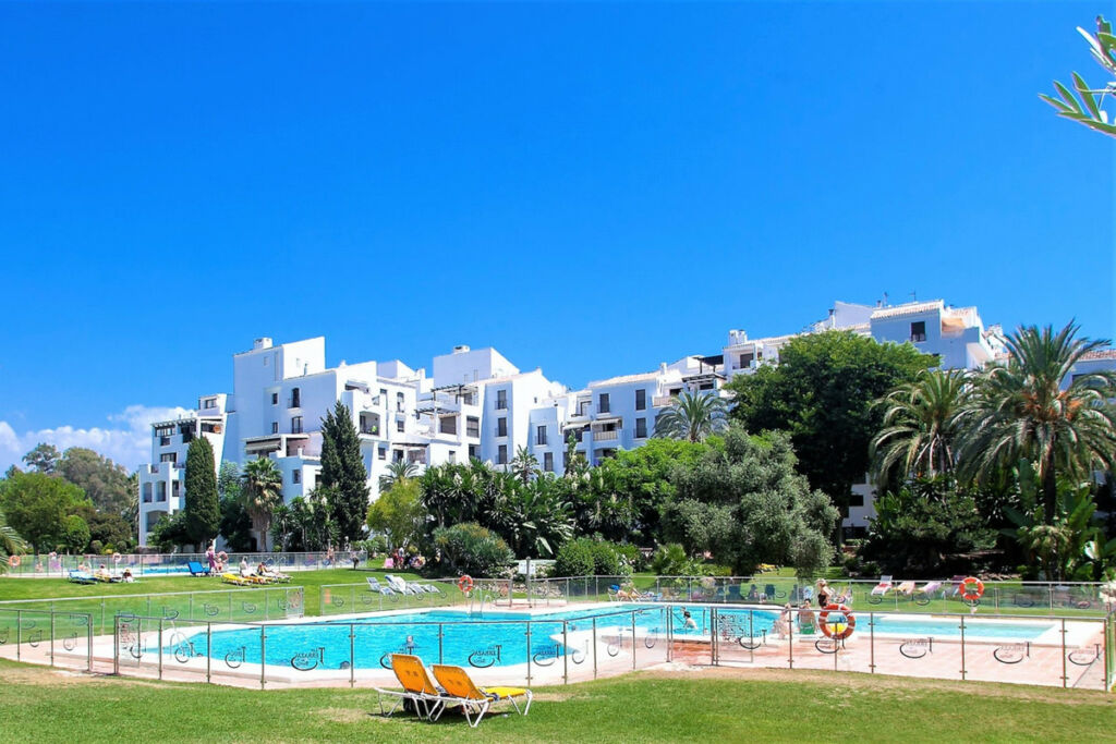 Middle Floor Studio Puerto Banús Málaga - image 2
