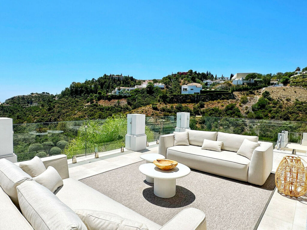 Detached Villa El Madroñal Málaga - image 6