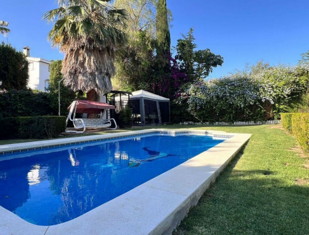 Detached Villa Sierrezuela Málaga - image 20