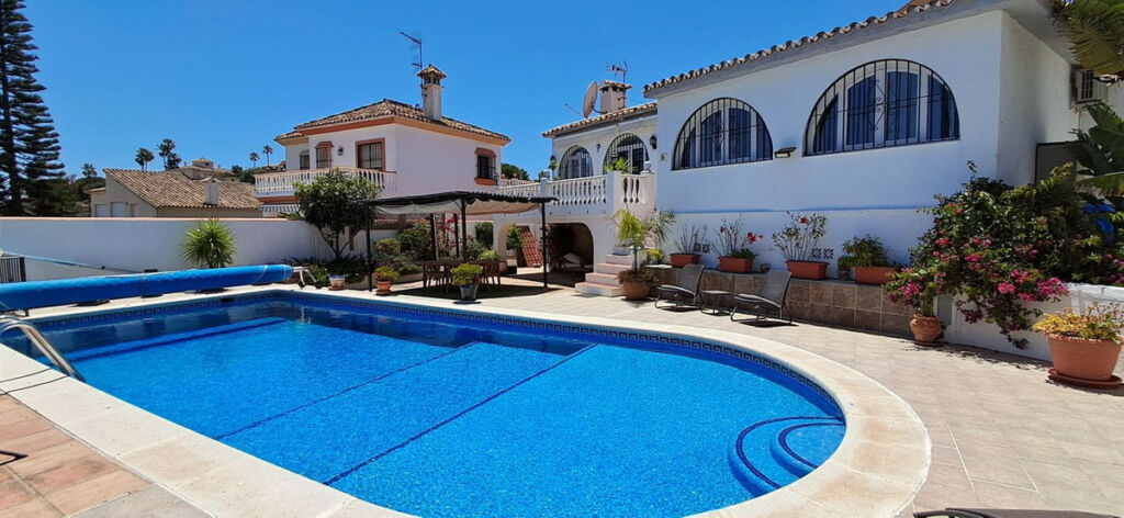 Detached Villa Estepona Málaga - image 20