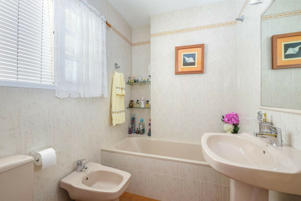 Detached Villa El Coto Málaga - image 20