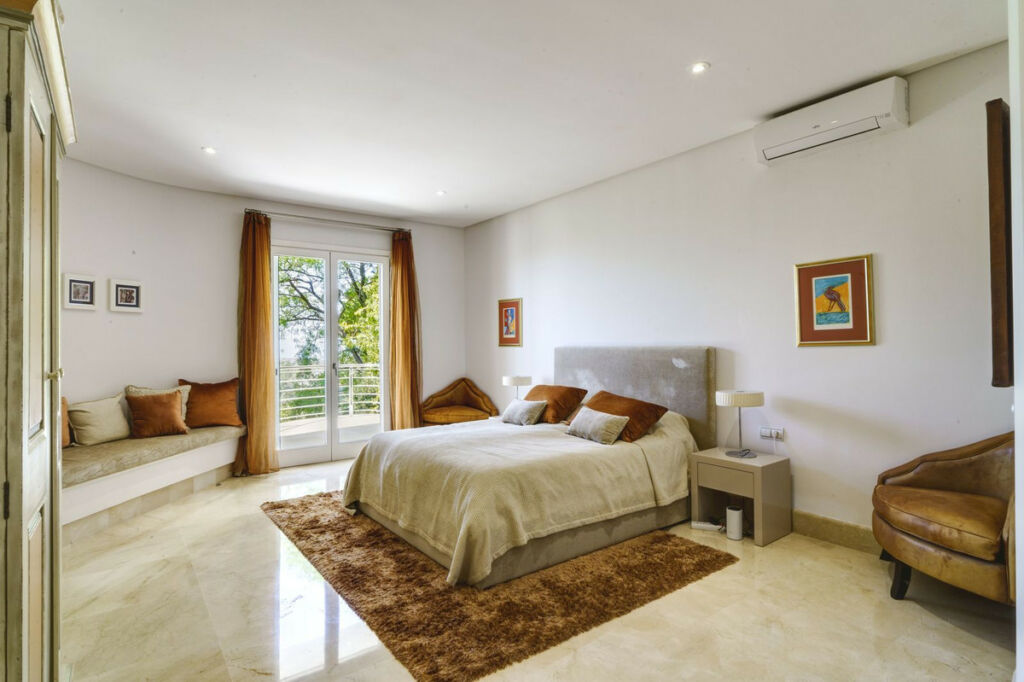 Detached Villa El Madroñal Málaga - image 23