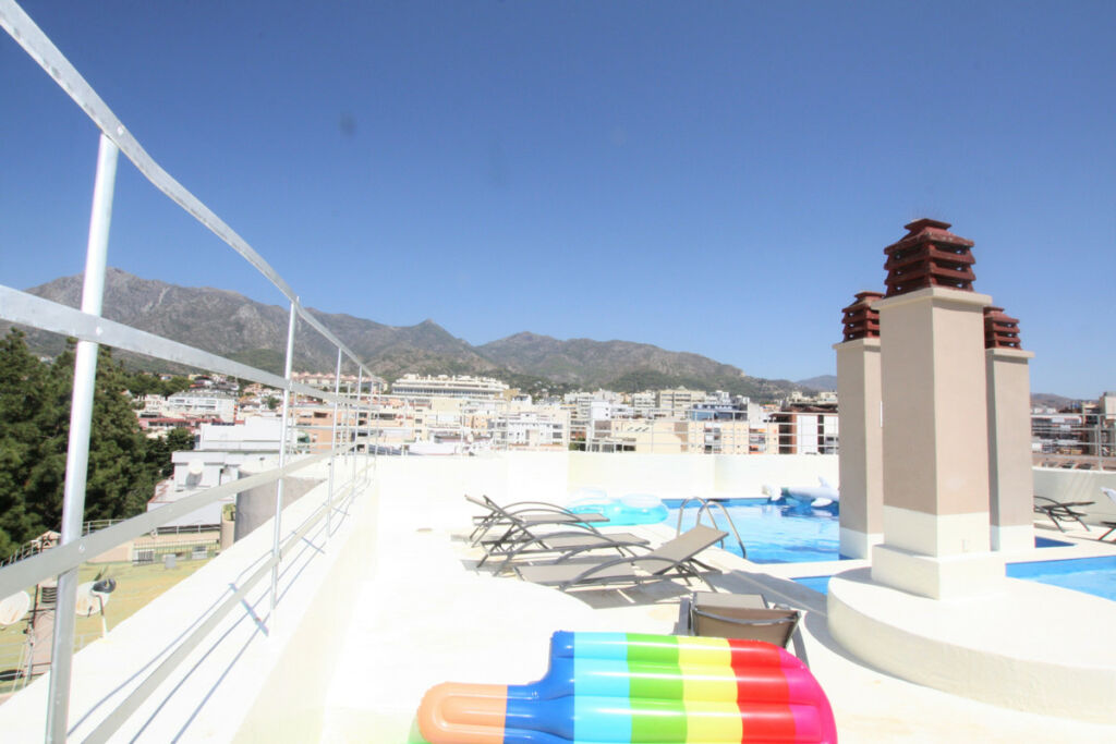 Middle Floor Apartment Marbella Málaga - image 2