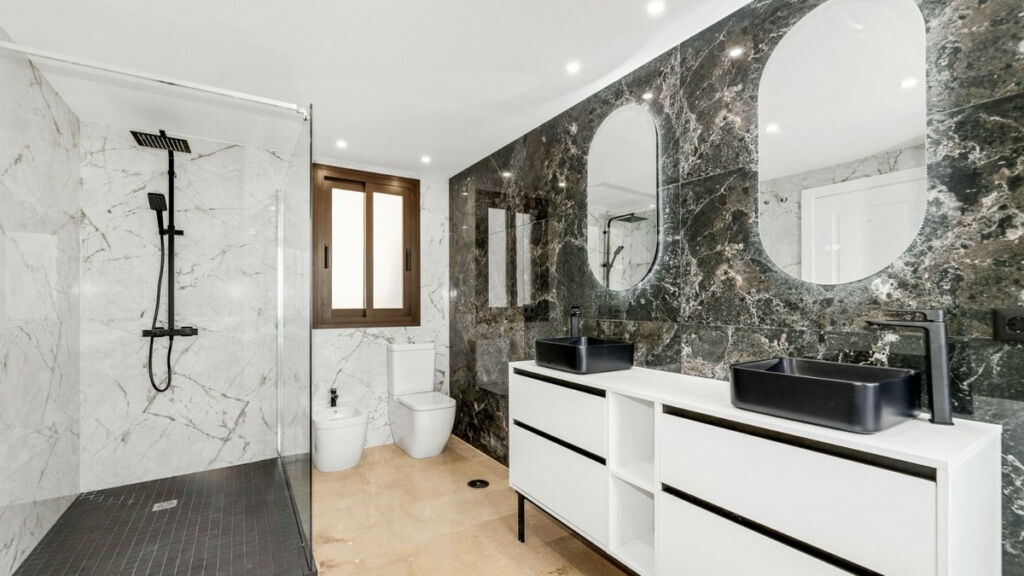 Detached Villa Los Arqueros Málaga - image 21